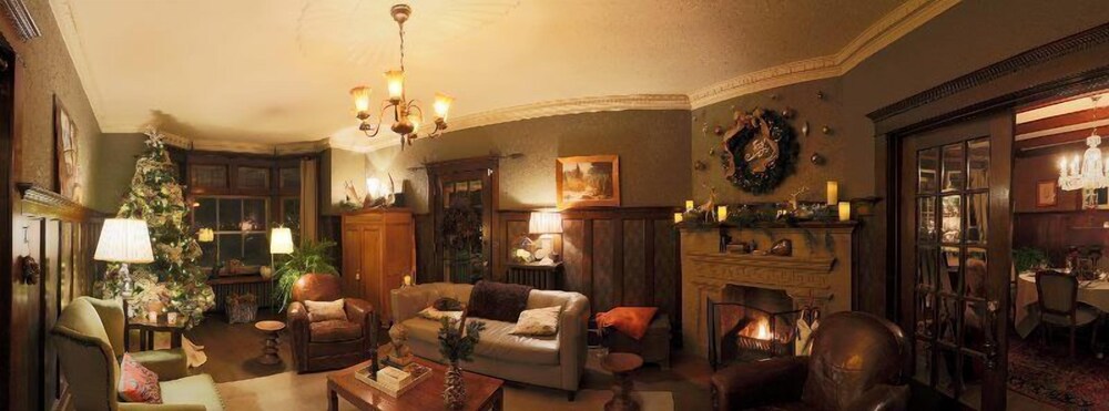 The Captain's House B&B