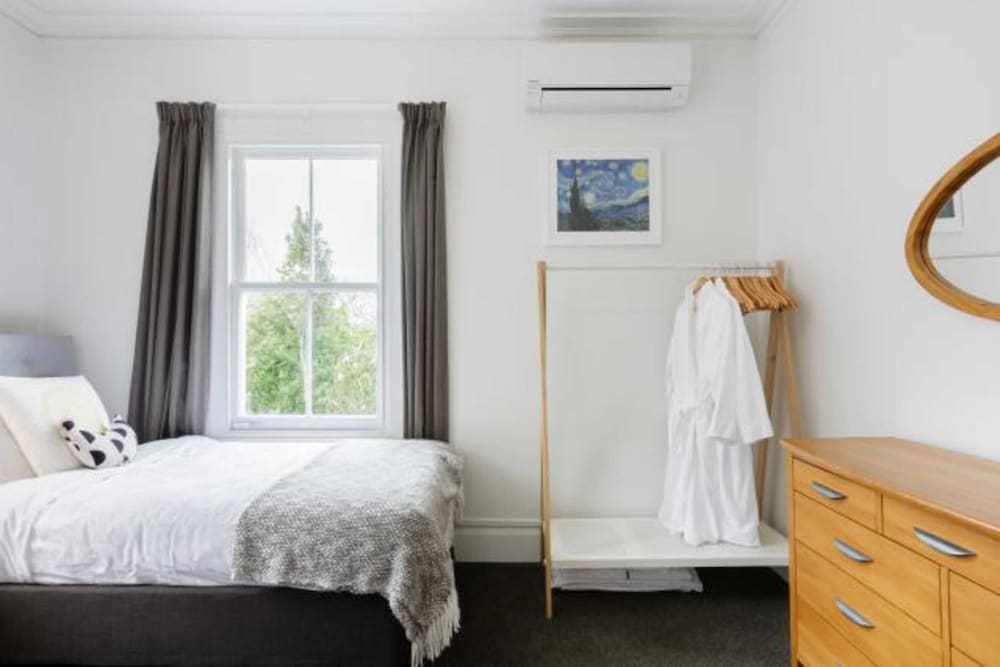 Light-filled Renovated Villa, Walk to Ponsonby Road view 5