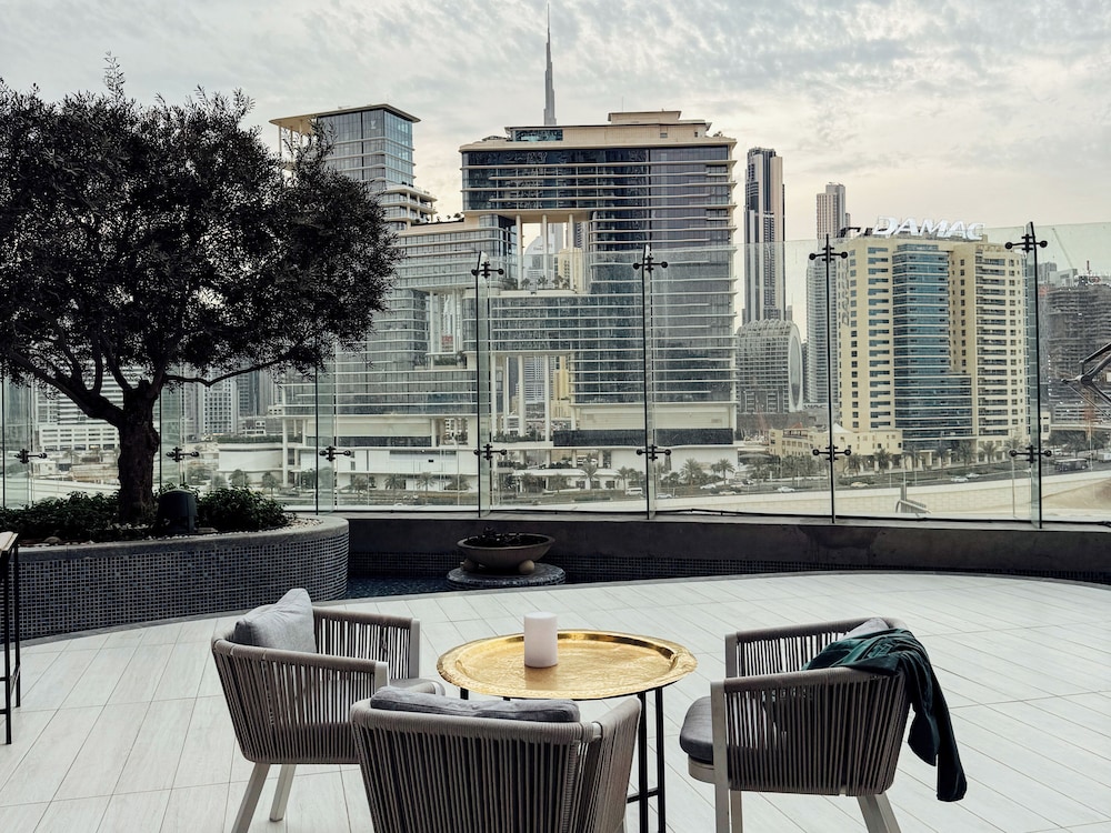 Grapeful Stay – Luxury Hostel Paramount Tower Business Bay