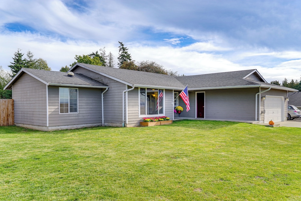 Explore Camano Island Beaches! Family Home w/ Yard