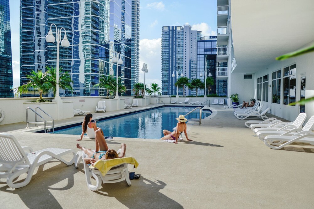Sky High 31st Floor Condo W Parking