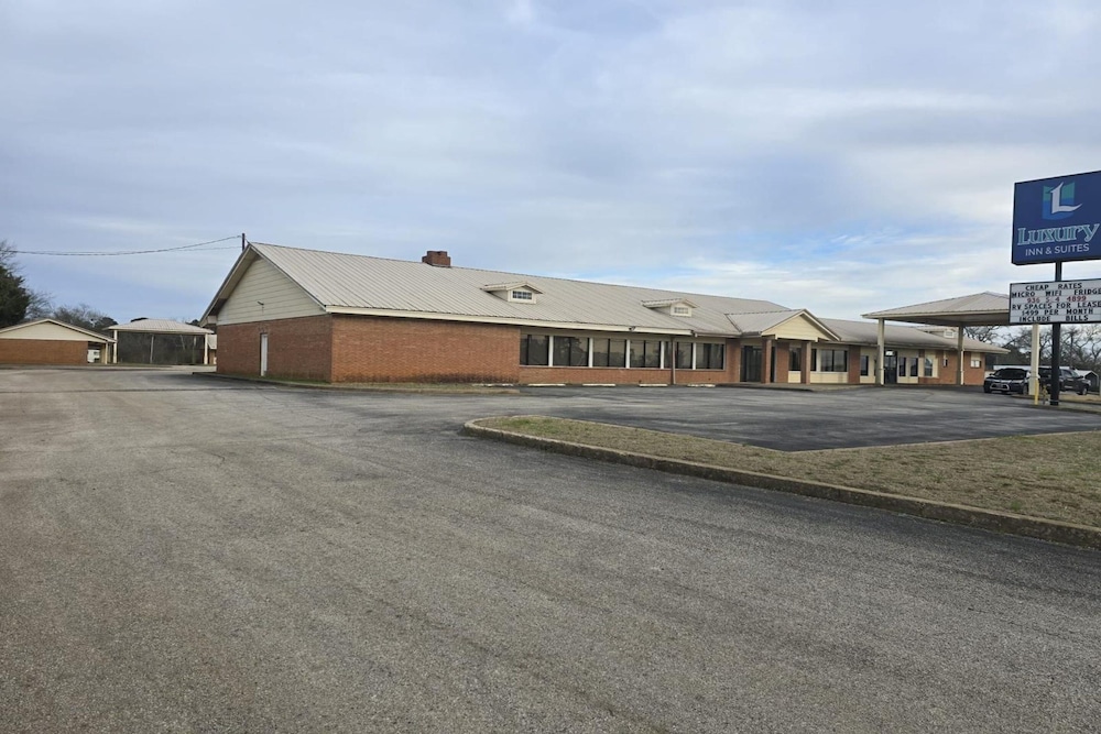 Luxury Inn & Suites and RV Park