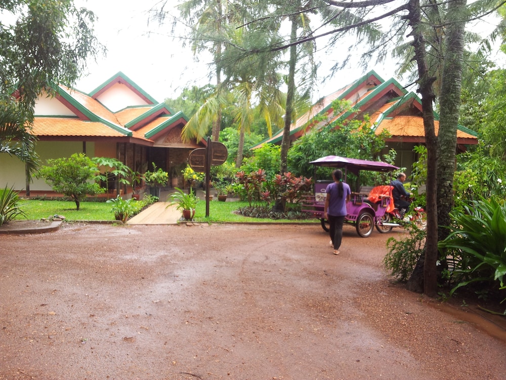 Nataya Roundhouse Coral Bay Resort and Spa