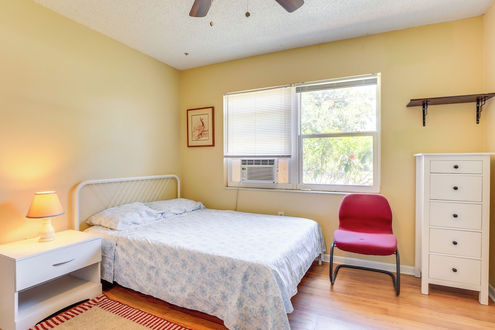 7 Mi to Beach: Pinellas Park Studio w/ Patio