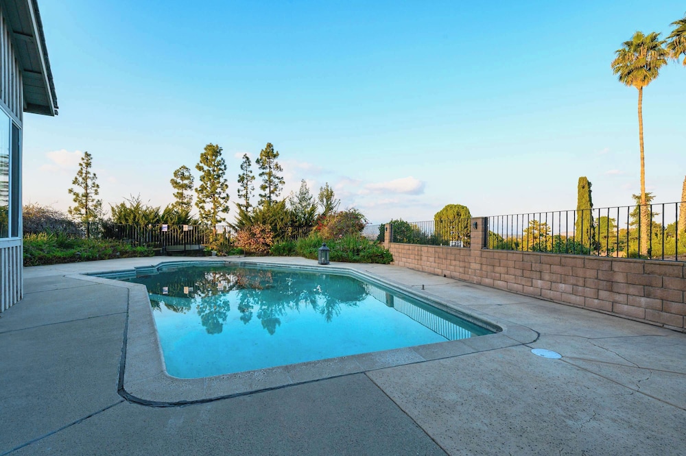 Serene Hilltop Oasis Above the City w Private Pool