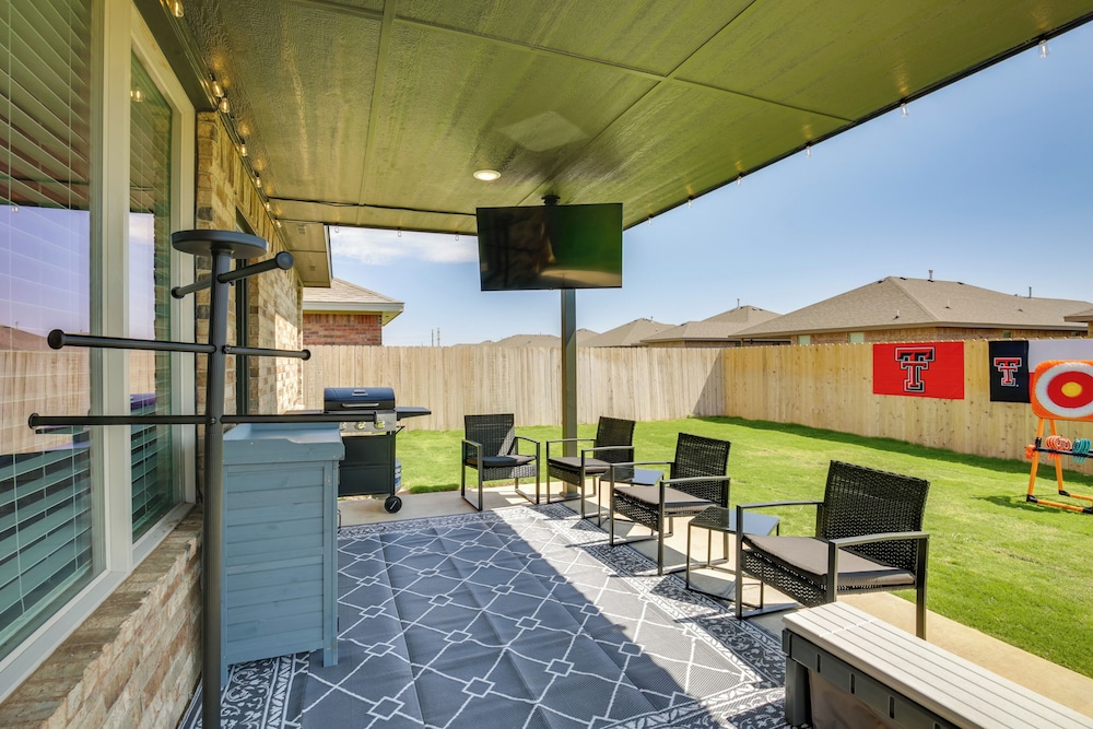 Hot Tub & Game Room: 'raider Resort' in Lubbock