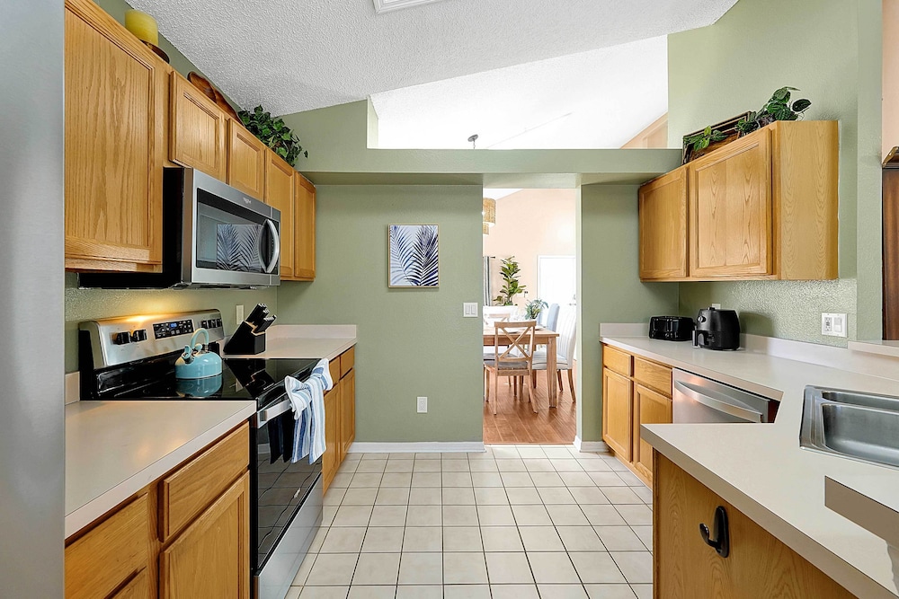 Near Disney & Universal: Family Retreat in Orlando