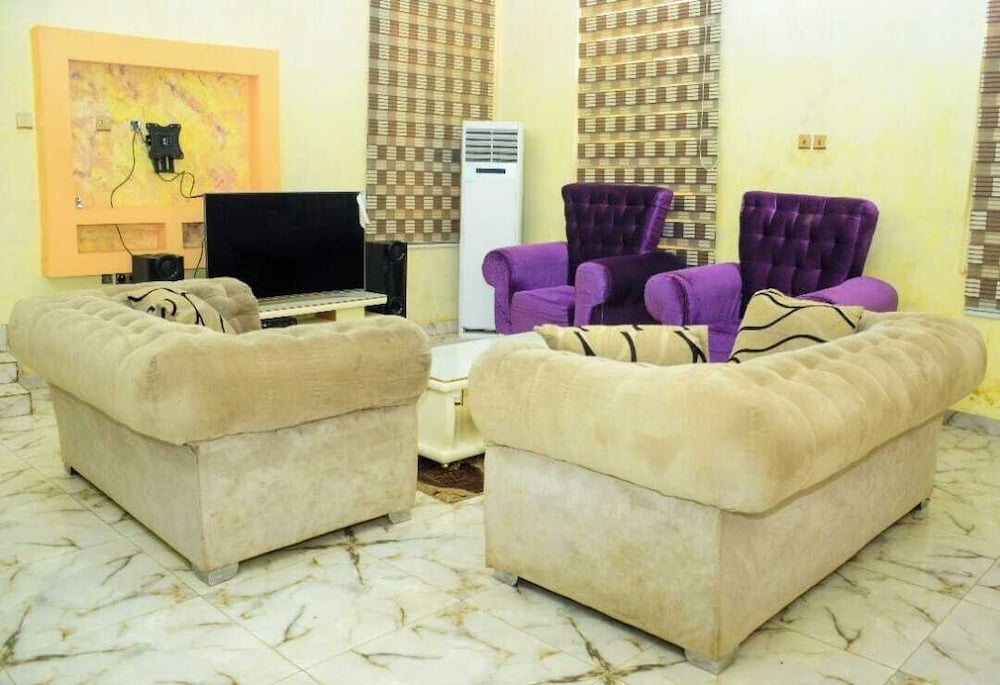 LUXE APARTMENTS