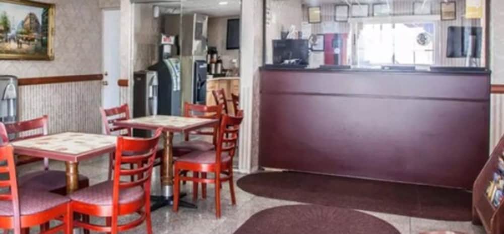 Rodeway Inn Jersey City North view 4