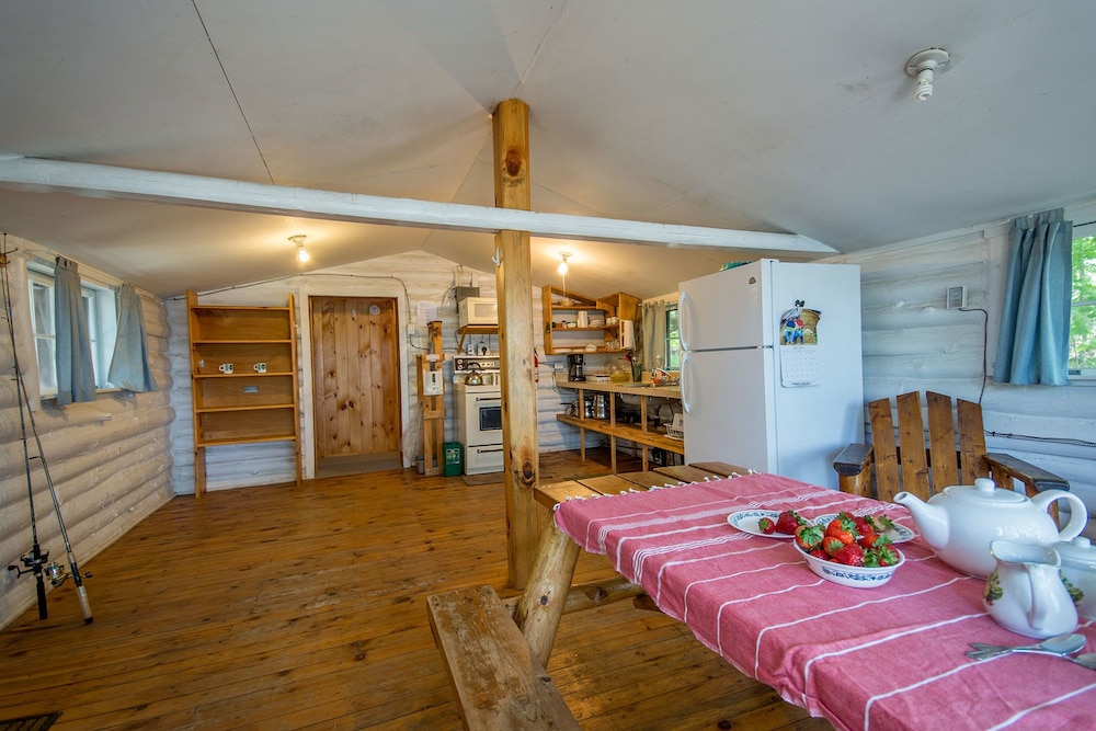 Fifth Lake Cottages