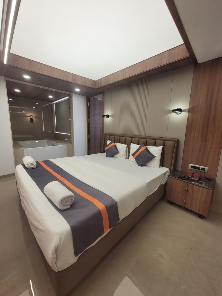 Hotel Shreeji Vatika-Airport Road