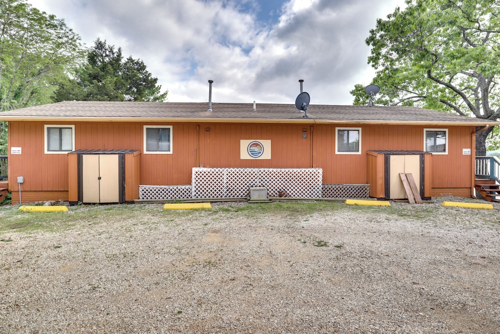 Lakefront Camdenton Condo w/ Boat Launch & Slips!
