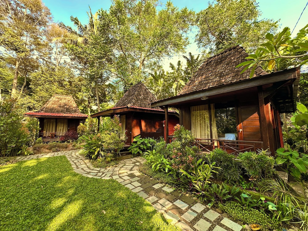 Puunee Wild River Resto & Villa's