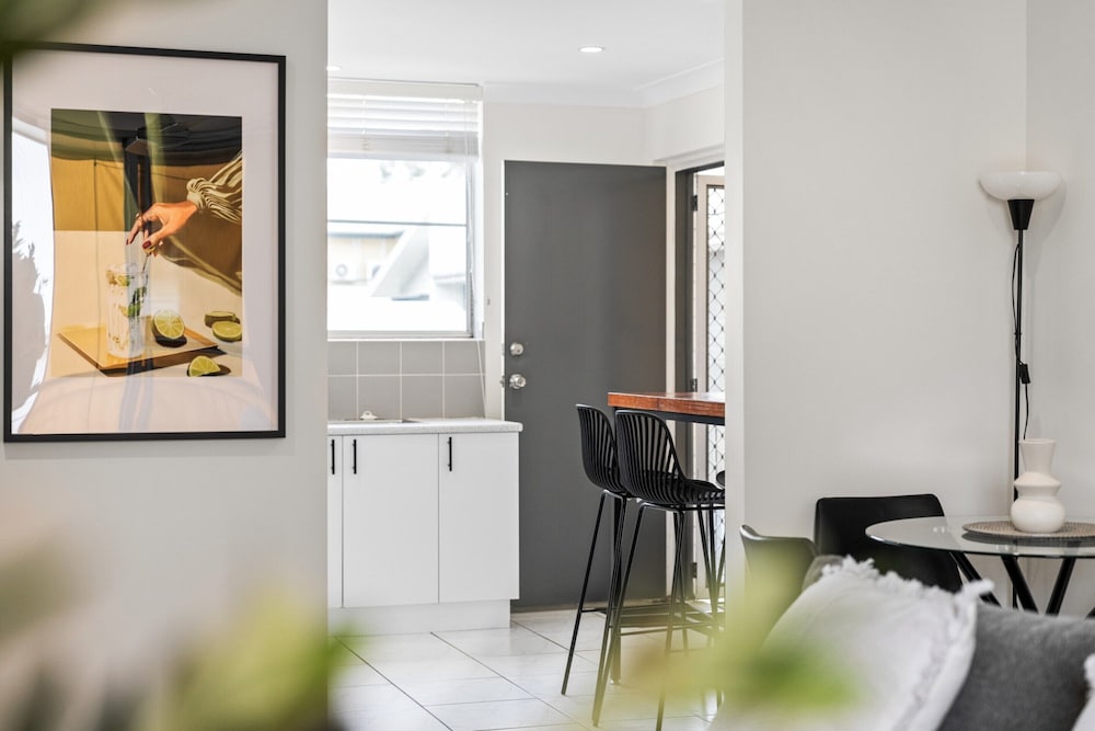 Elegant 2-bed With Balcony by Parks and Amenities