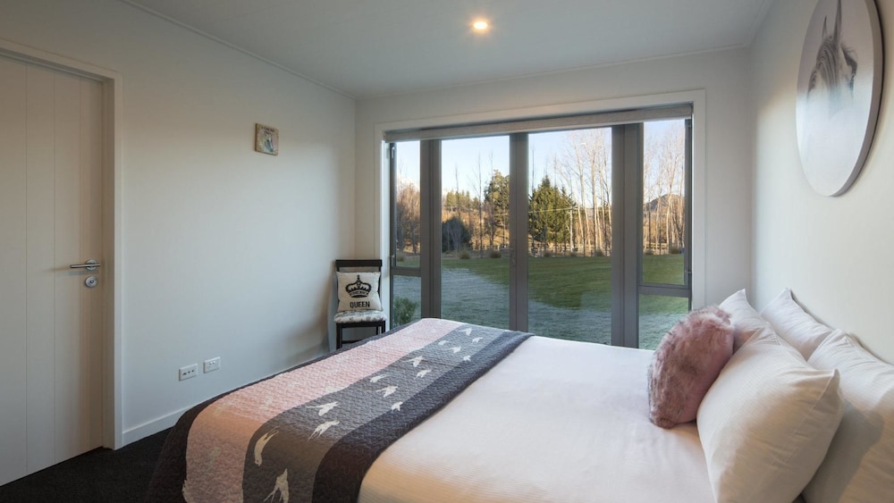 Luxury at Coronet view 4