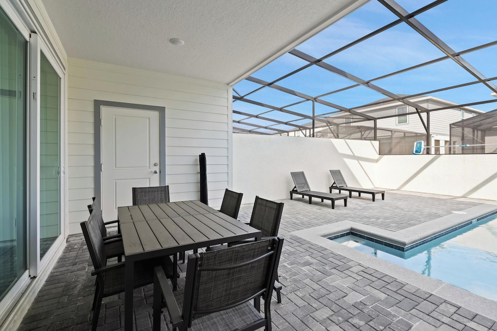 1228 Blue Island Dr