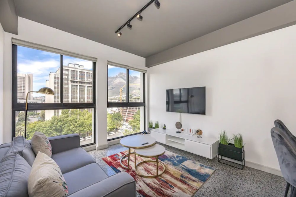 Beautiful 1 Bedroom Apartment in Cape Town view 2