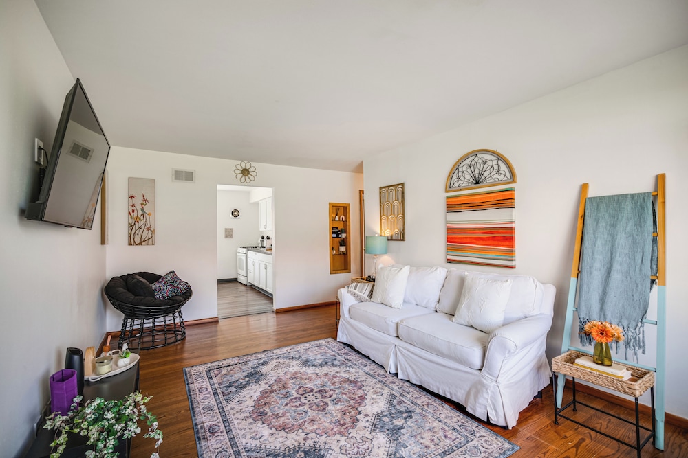Menomonee Falls Condo 12 Mi to Lake Michigan!