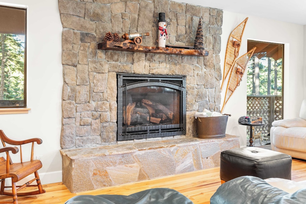 Secluded Incline Village Stay w/ Deck Near Diamond Peak & Lake Cloud 9 and 1/2 by Avantstay