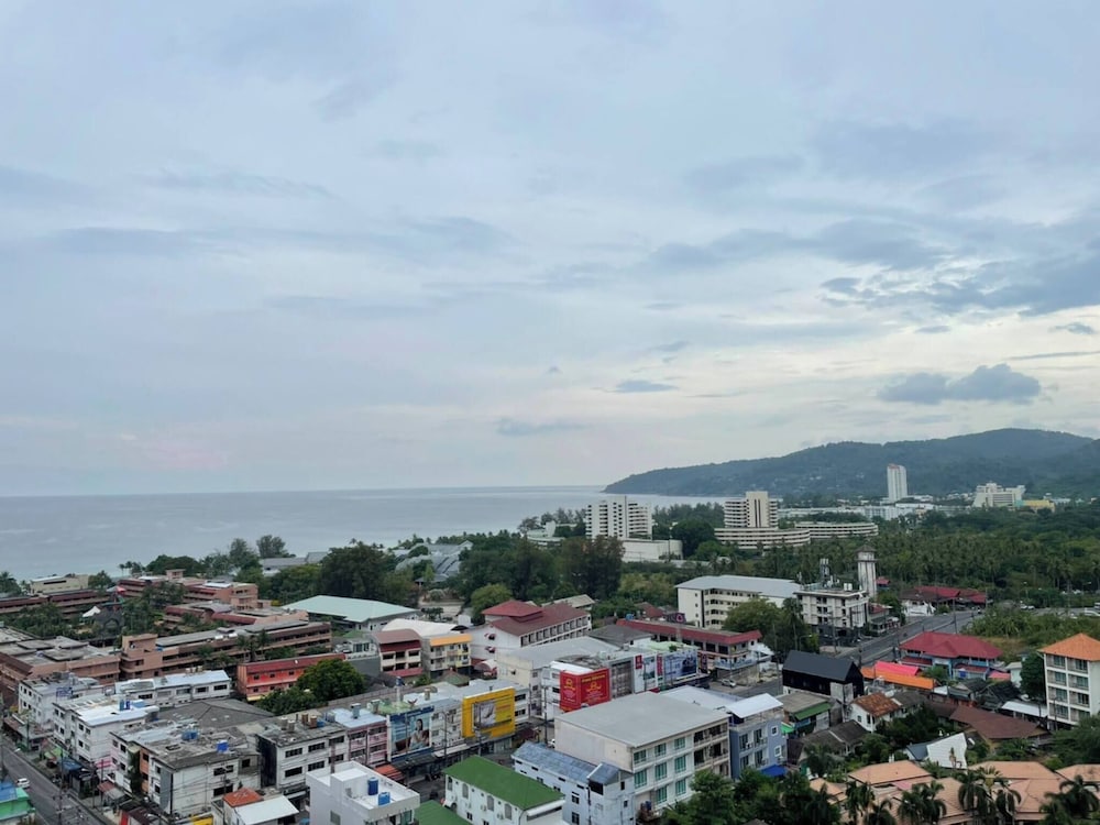 B12 - 2 Bedroom Condo With Pool Access, Karon Beach