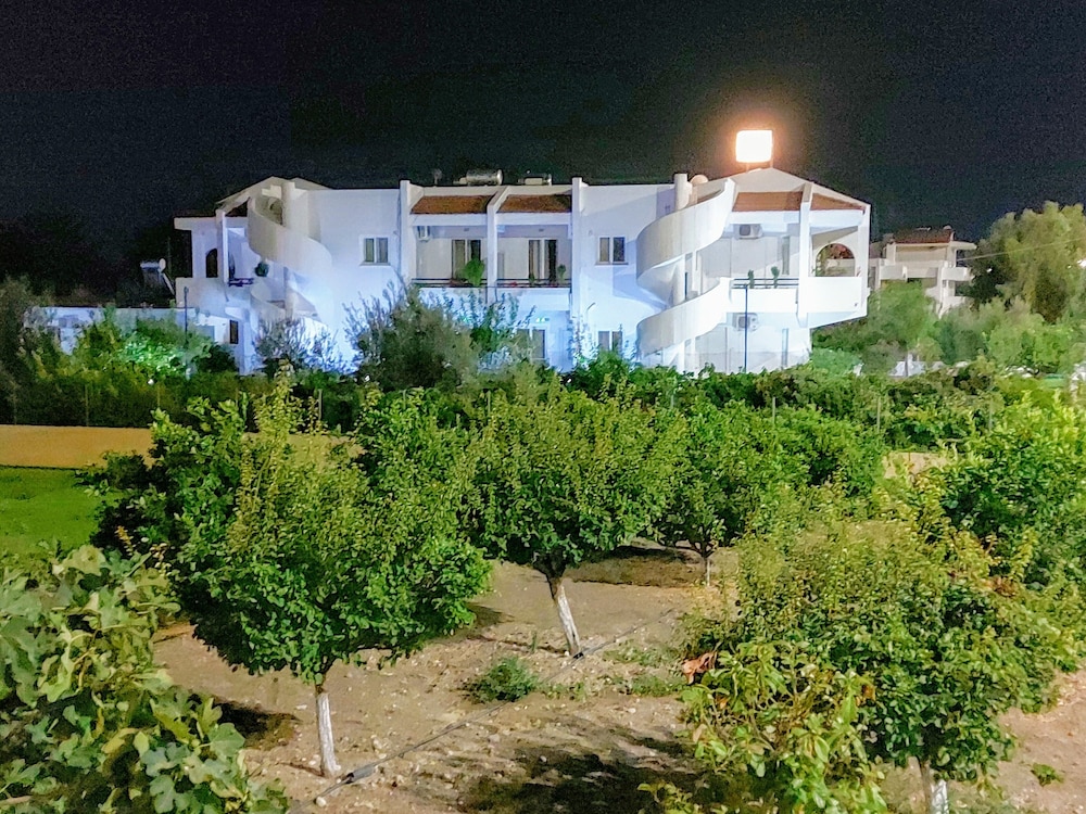 Villa Maroula