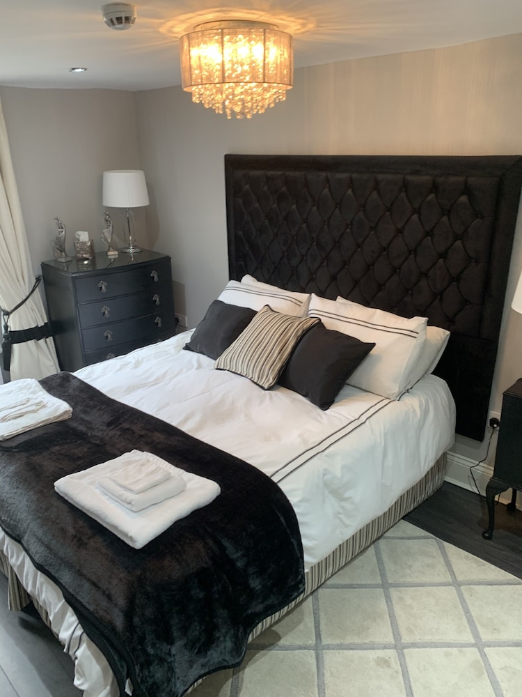 Impeccable 1-bed Apartment in the Heart of Hexham view 5