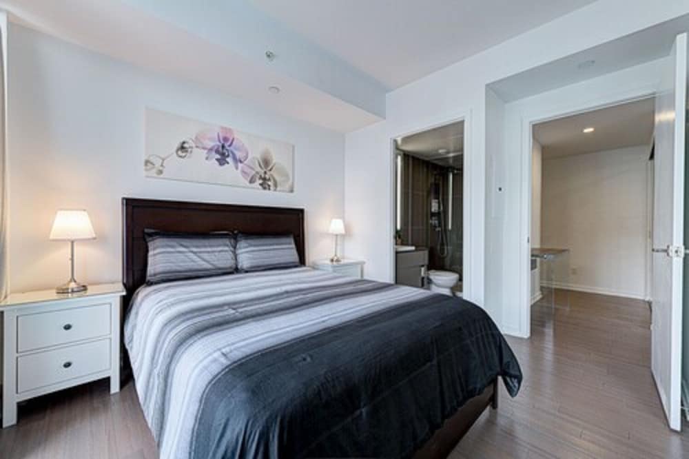 Velvet Stays – Entertainment District - Image 4