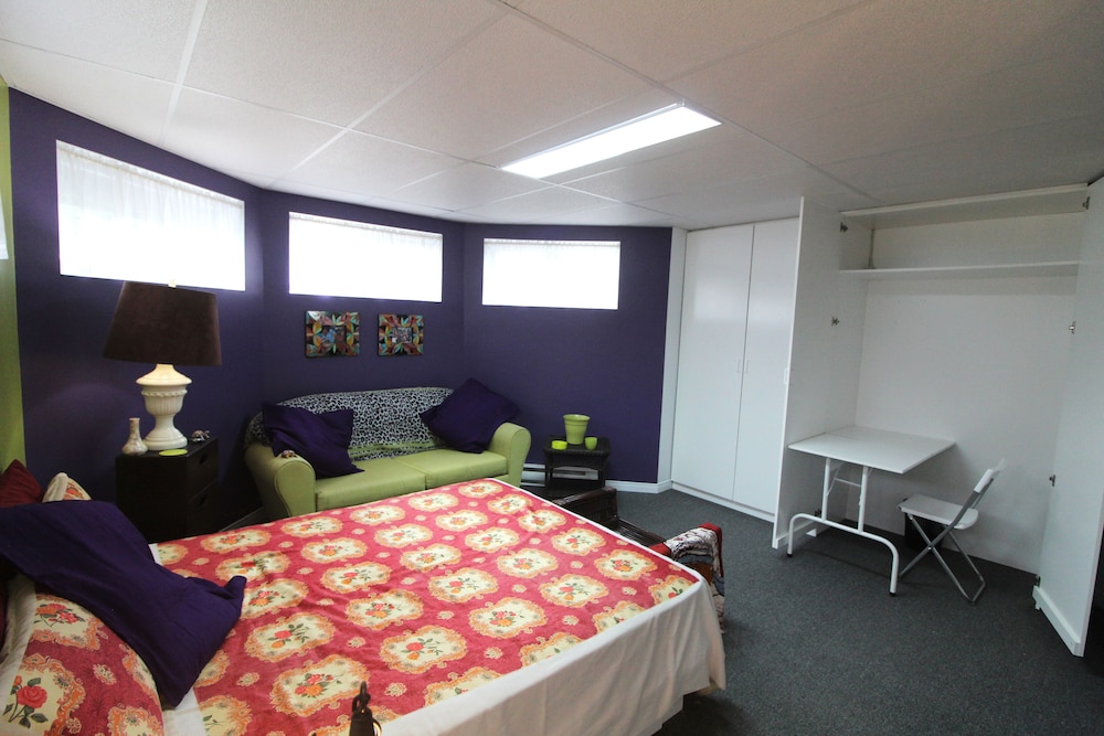 Room in Guest Room - Gandhi Very Large Room Decorated in Indian Style, Office Space and Sofa view 3