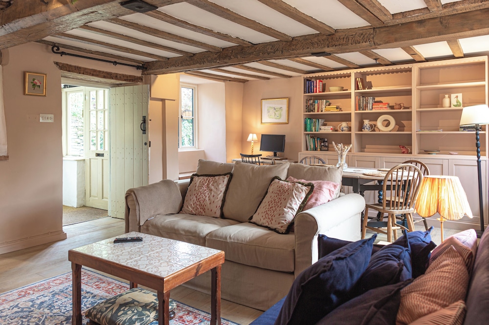 Stroud Vacations - Charming Country Cottage Near Nailsworth - Property Image 1