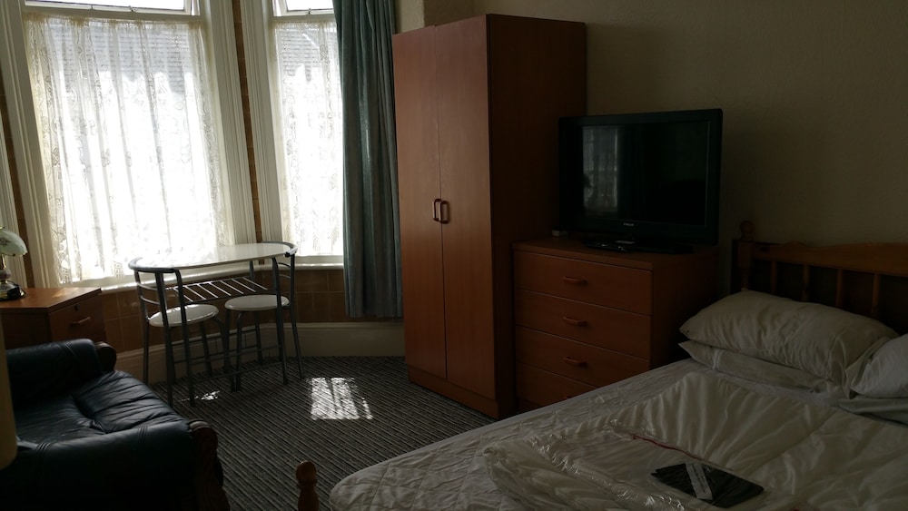 2 Berth, First Floor Flat, Glen Villa 4 view 3