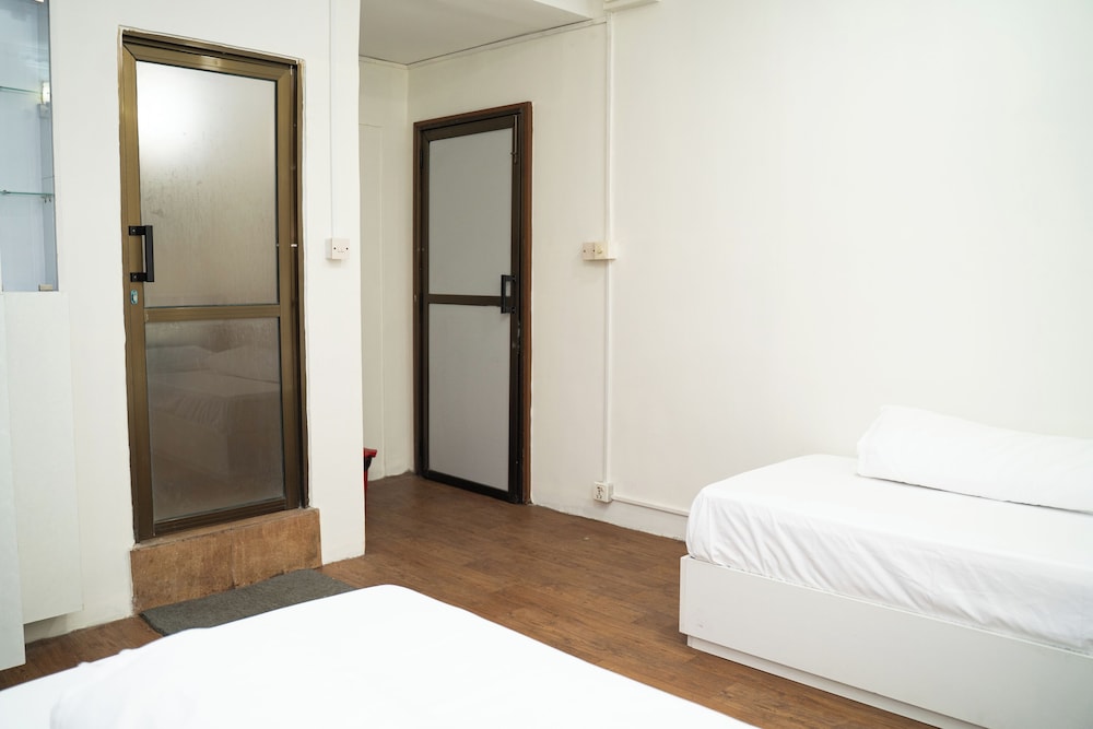 Aarya Wellness & Hostel