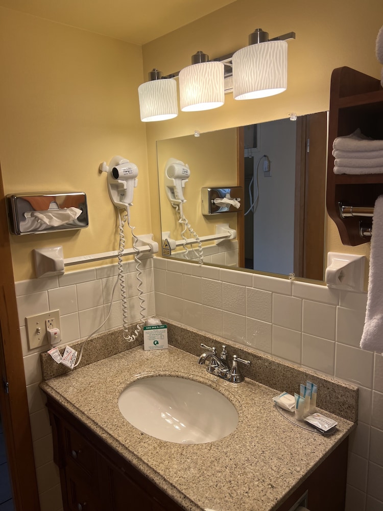 All Star Inn & Suites