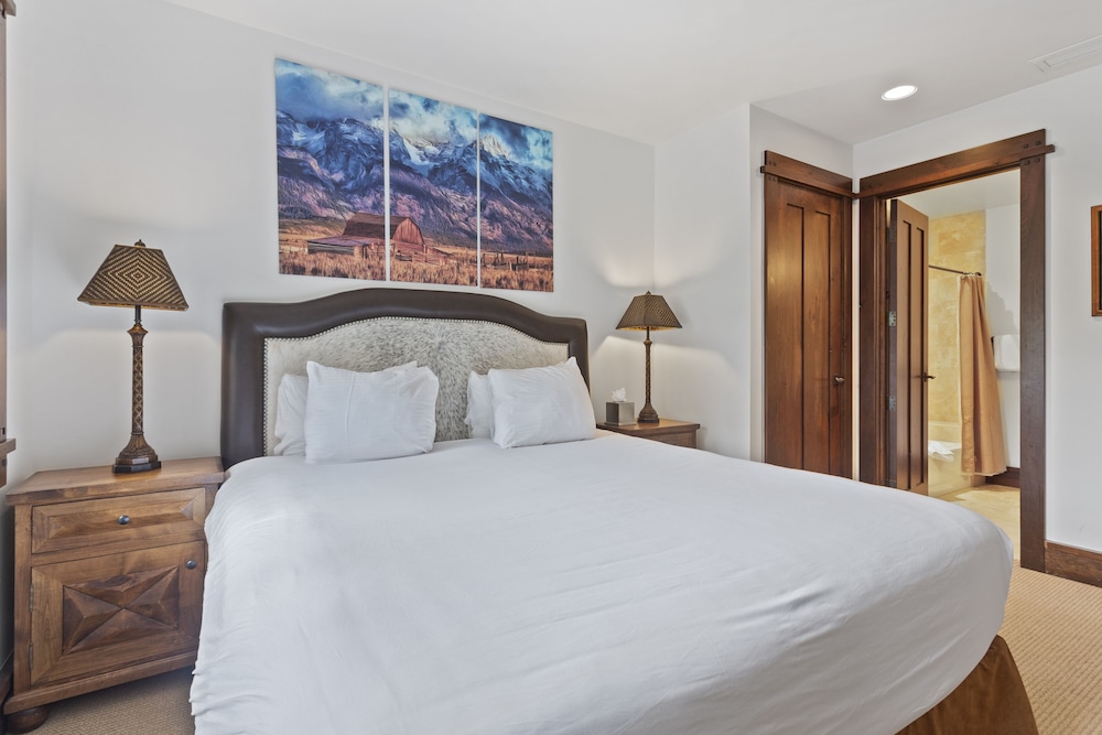 Arrowleaf Lodge at Deer Valley Resort - Two Bedroom Residence #301 2 Condo