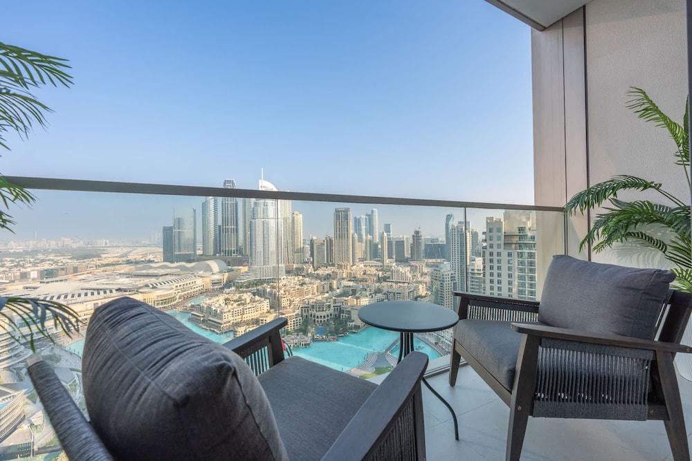 Cozy 2-bedroom Apartment Perfect for Family in Downtown With Burj Khalifa Views