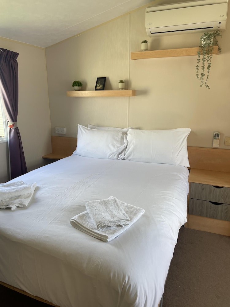 Remarkable 2-bed Holiday Home in Whitstable view 2