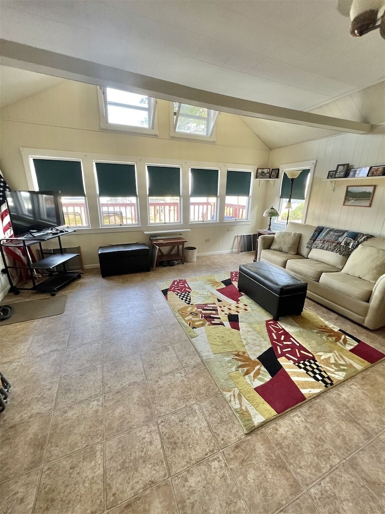 Ward's Cove Limit 4 2 Bedroom Cottage