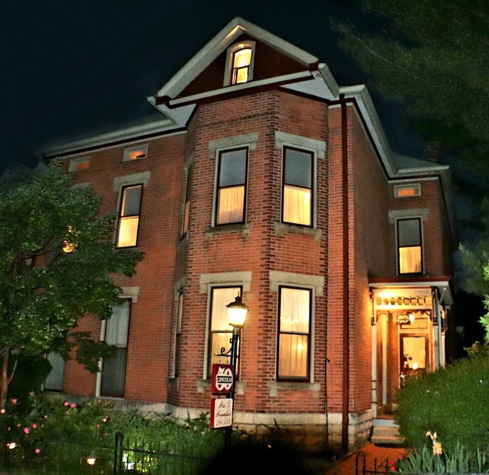 The Lincoln Short North B&B