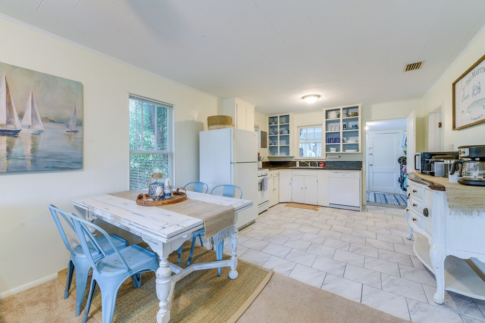 Panama City Home w/ Beach Gear & 2 Bikes