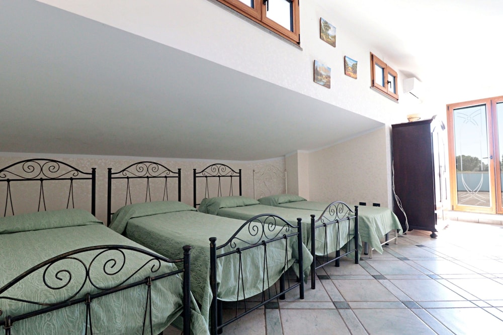 Villa Velisia - Con Ampia Piscina E Campo Da Gioco Privato