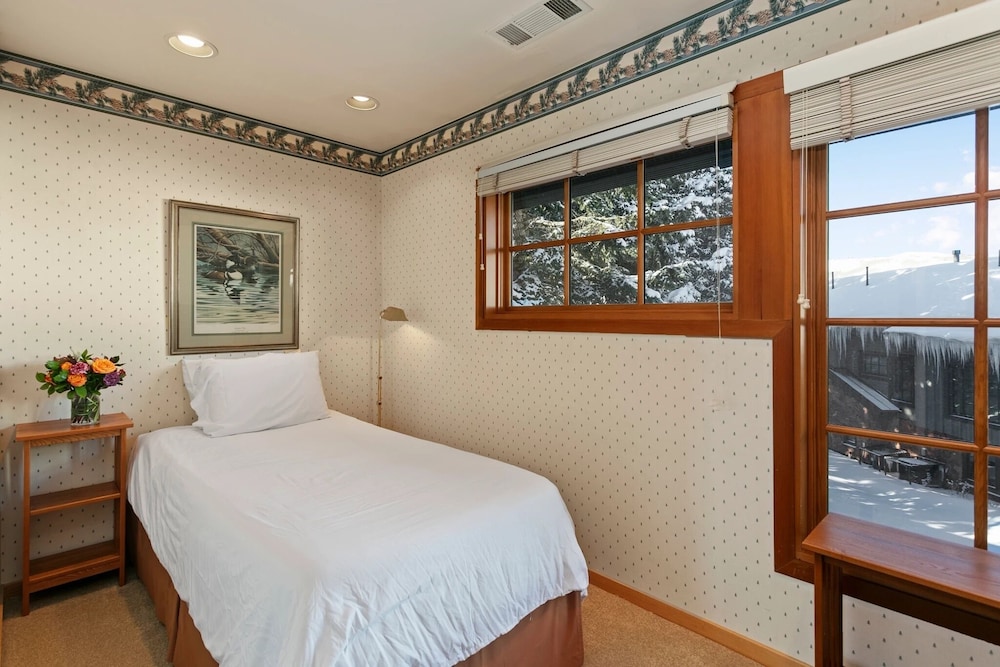 Stag Lodge at Deer Valley Resort - Three Bedroom Residence with Spa #5 3 Condo