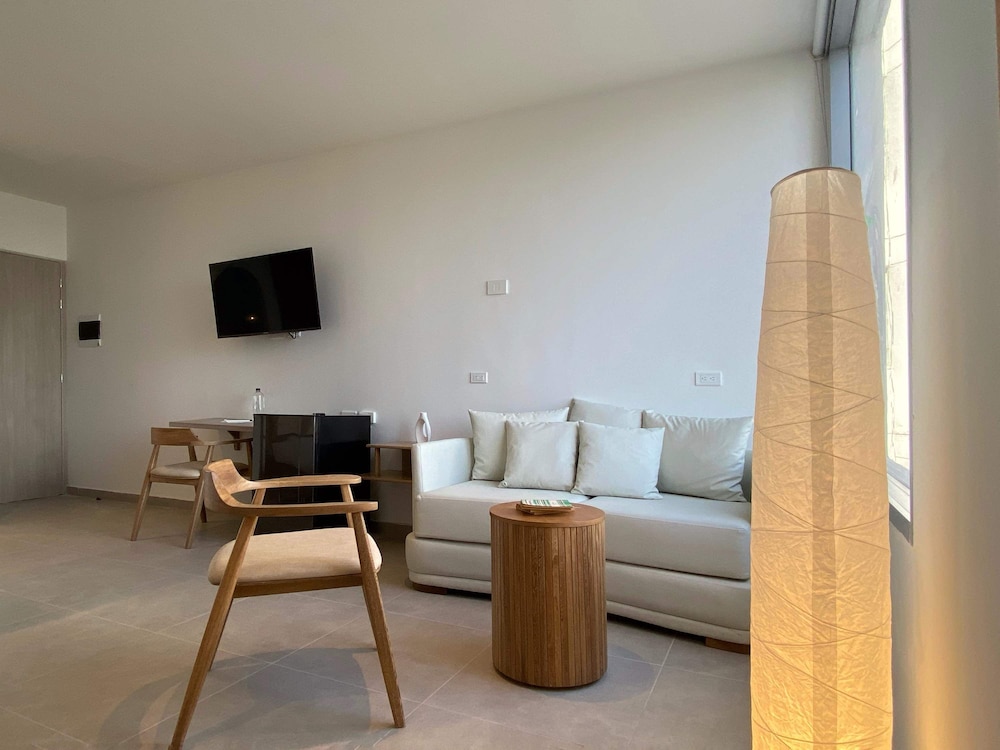 w Exceptional 2BR w Fantastic Terrace in CTG