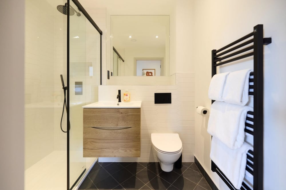 The South Wimbledon Hideout - Fancy 1bdr Flat With Balcony