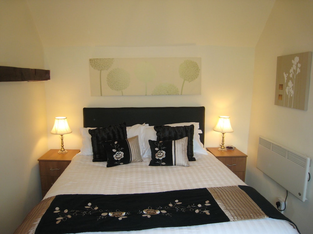 Macbeth Cottage view 4