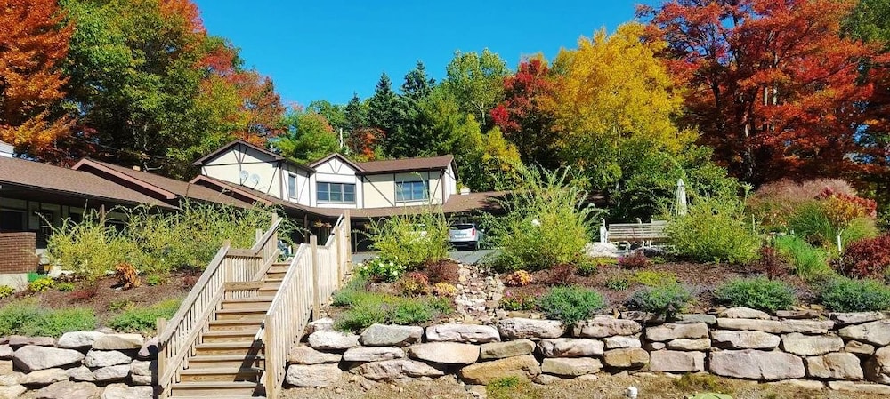 Lake Harmony Inn