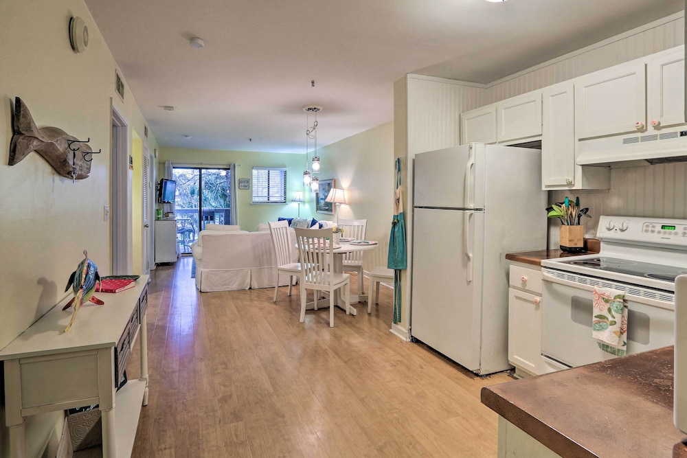 Steps to Beach & Pool Area: Hilton Head Condo
