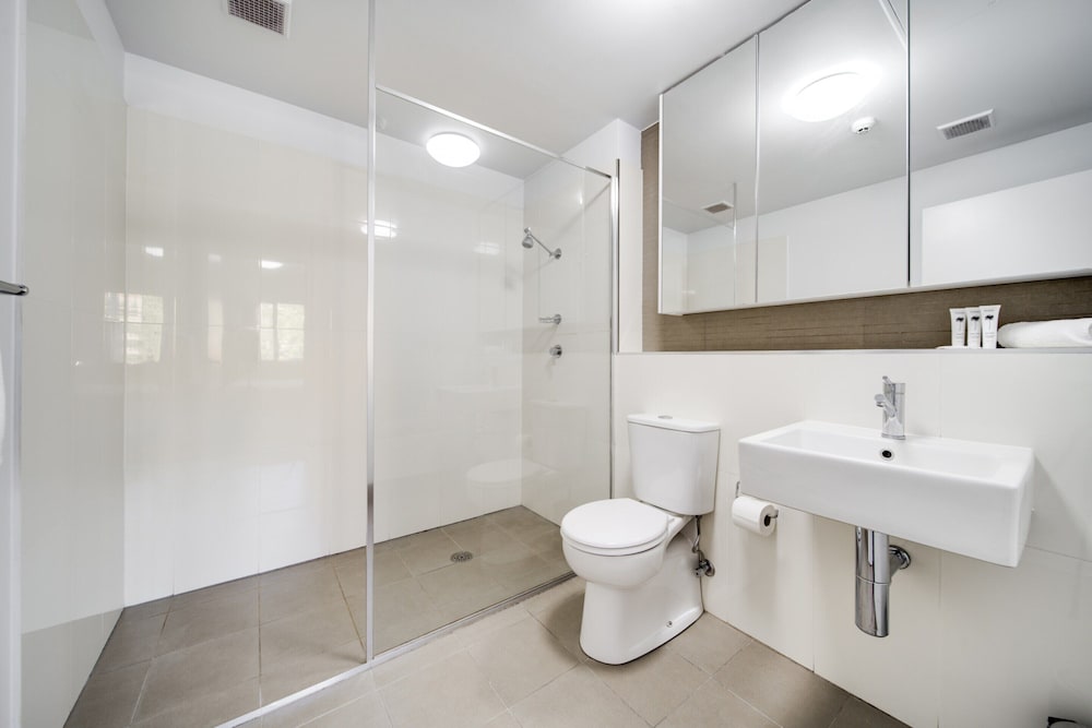 Spacious 2-bed Conveniently by Lake Tuggeranong