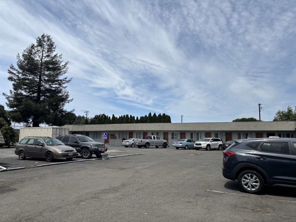 6 Rivers Motel Fortuna near Hwy 101