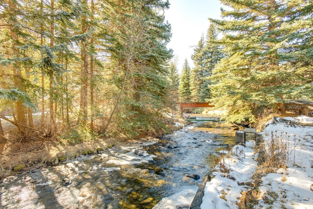 Charming Idaho Springs Retreat on Chicago Creek!