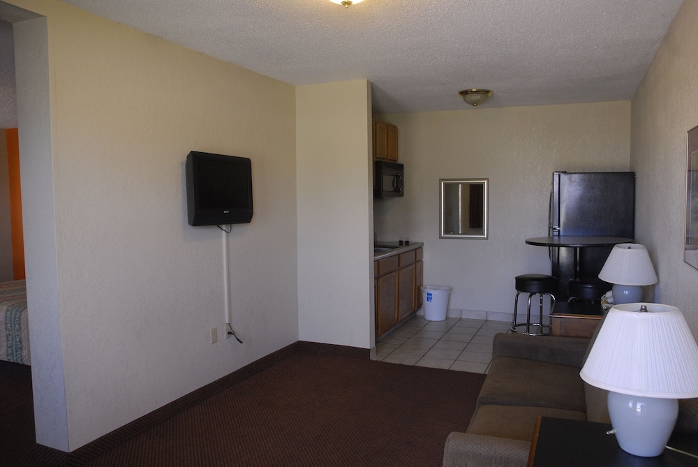 Emporia Vacations - America's Best Inns  Suites - Property Image 11