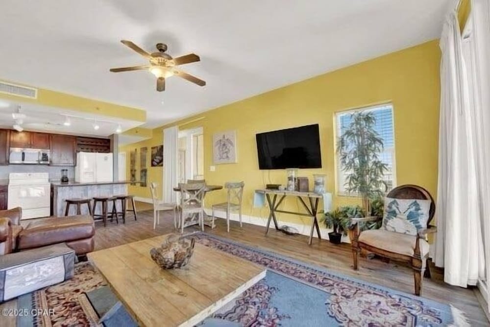 Laketown Wharf 338 3 Bedroom Condo